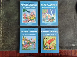Set van 4 blauwe Suske en Wiske softcover pockets.