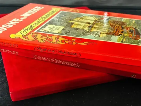 Genummerde / gesigneerde uitgaven 2 x Suske en Wiske - Angst op de "Amsterdam" - HC / Gesigneerd